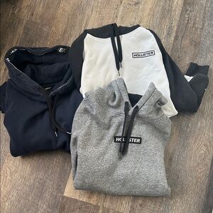 Hollister Men's Sweater - Black, White, and Gray 3 total